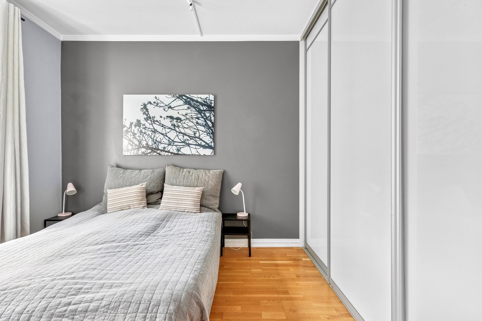 Her er det plass til dobbeltseng og annet tilhørende møblement Galleribilde