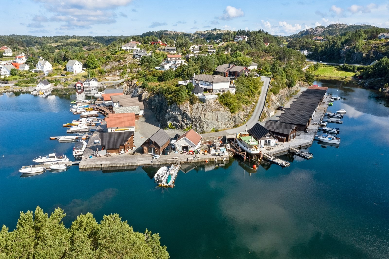 Dronefoto over Mælandsvågen Galleribilde