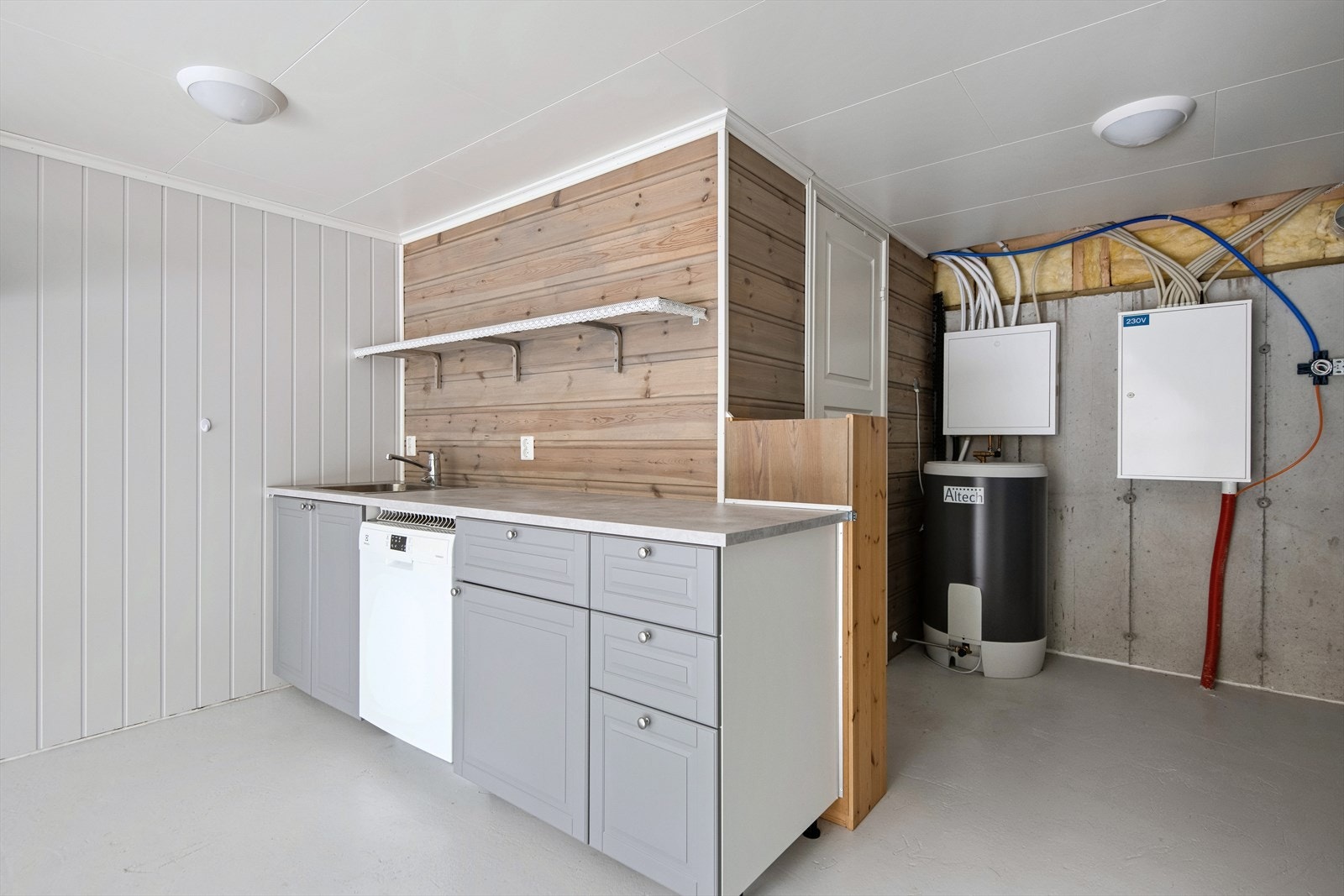 I Bømlo kommune er det lov med sløyebenk i naust. Galleribilde