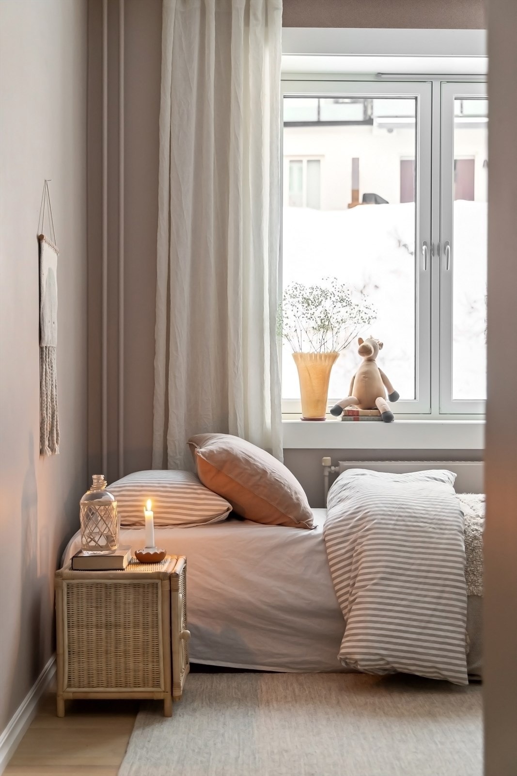 Rommet er malt i fargen Friendly Pink Galleribilde