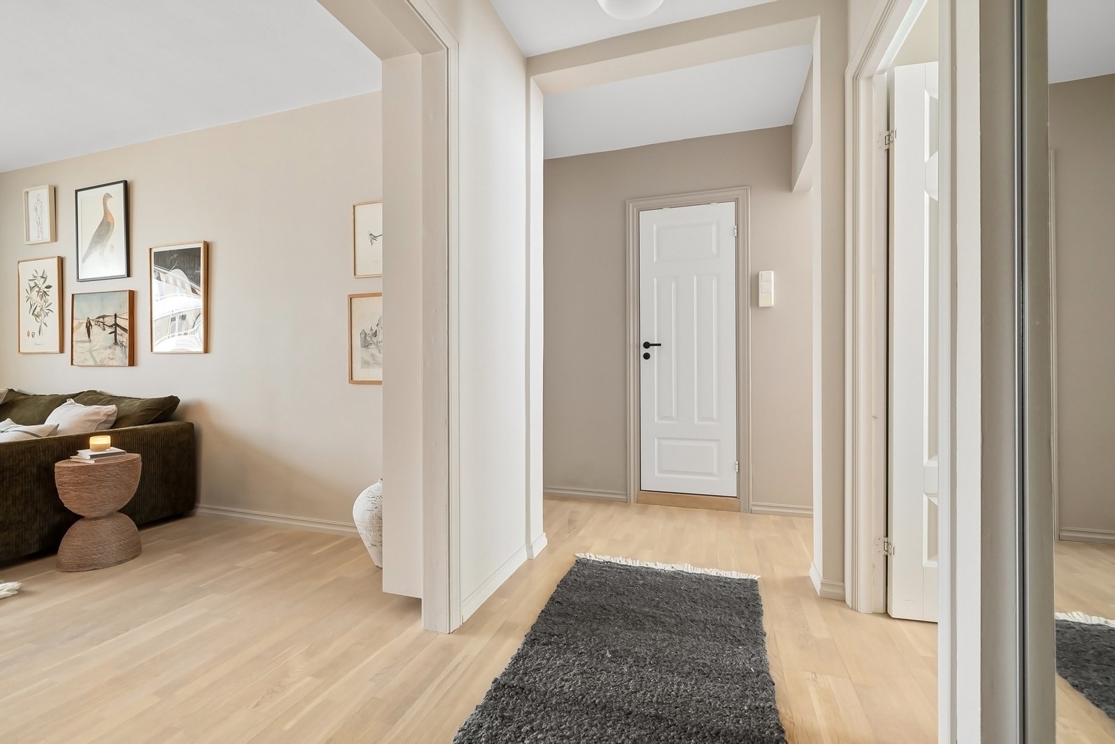 Gangen er malt i fargen Space Galleribilde