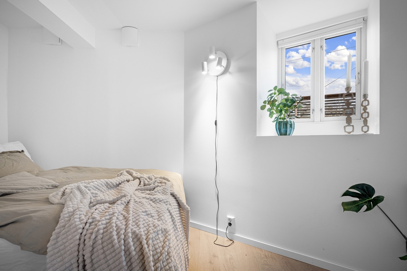 Soverom to måler 6,6m², og det er mulighet for garderobeløsning. Galleribilde