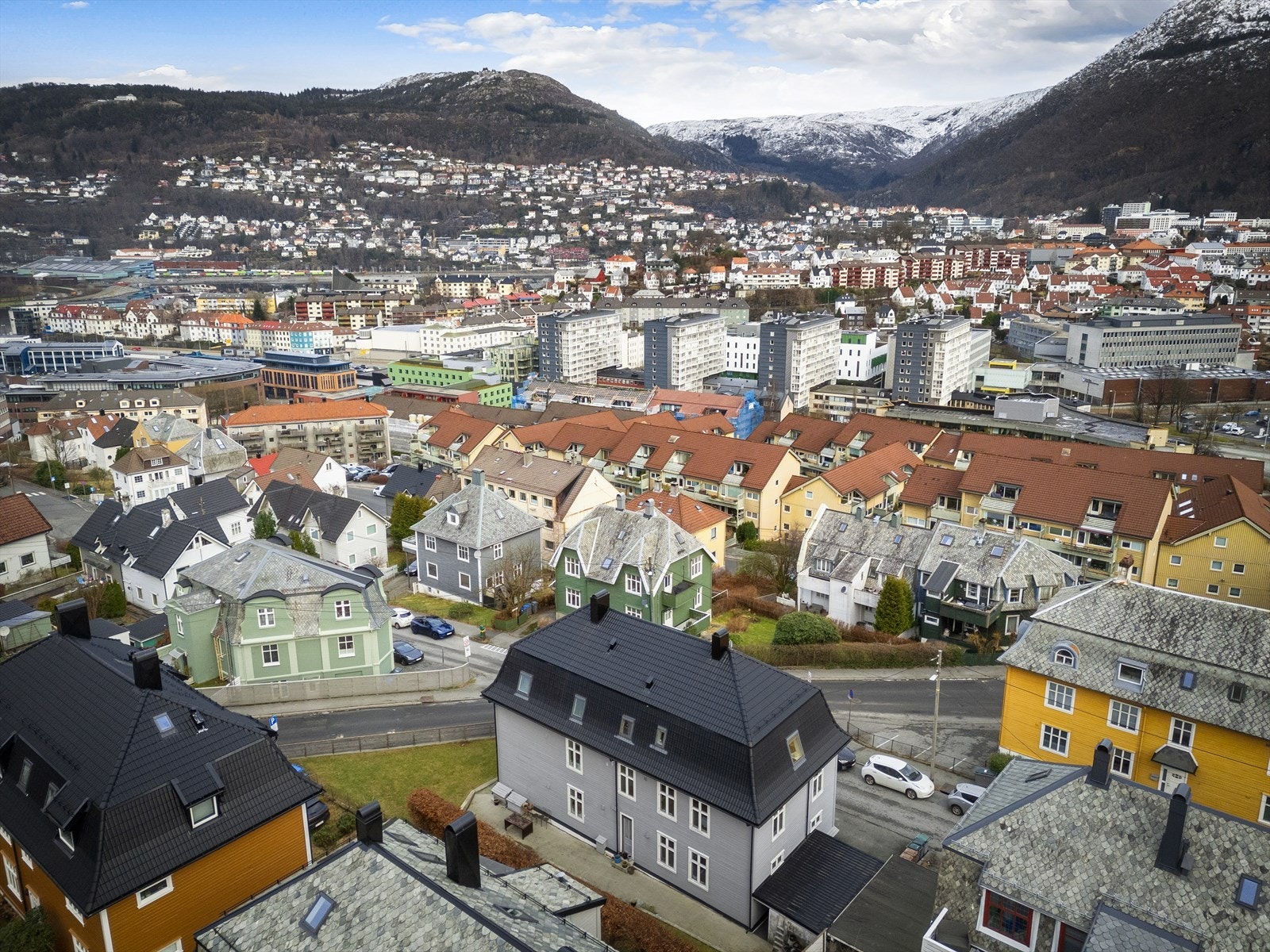 Boligen har også kort sykkel- og gangavstand til Haukeland Universitetssykehus og det odontologiske fakultetet. Galleribilde