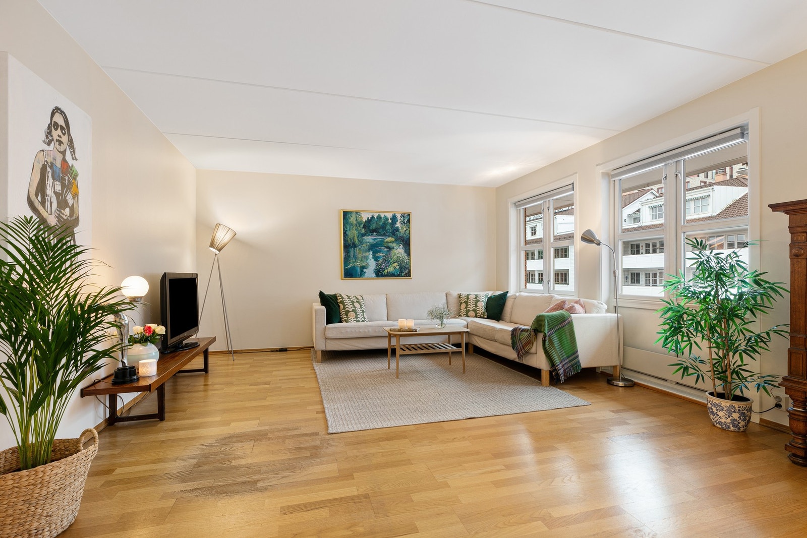 Leiligheten har fine og romslige rom, som gir god møbleringsfrihet. Galleribilde