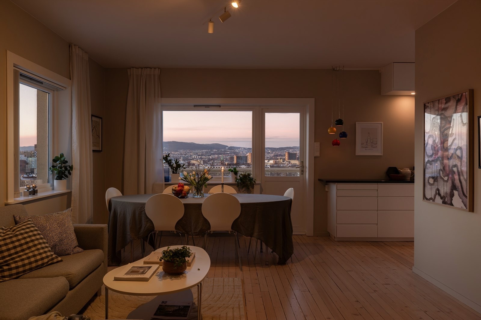 Hjørneleilighet med panoramautsikt. Galleribilde