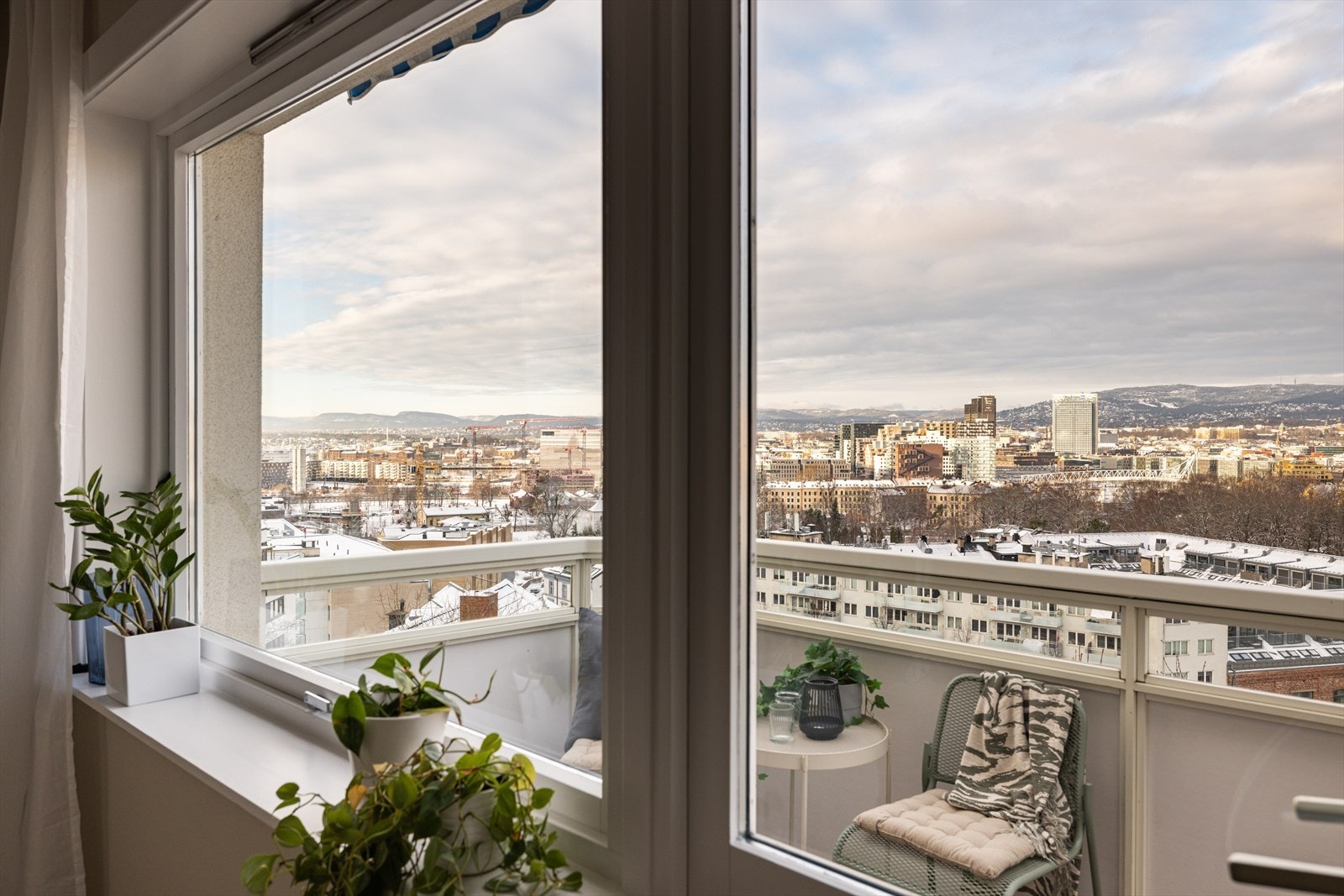 Her bor du høyt, lyst og usjenert til med kort avstand til sentrumkjernen. Galleribilde