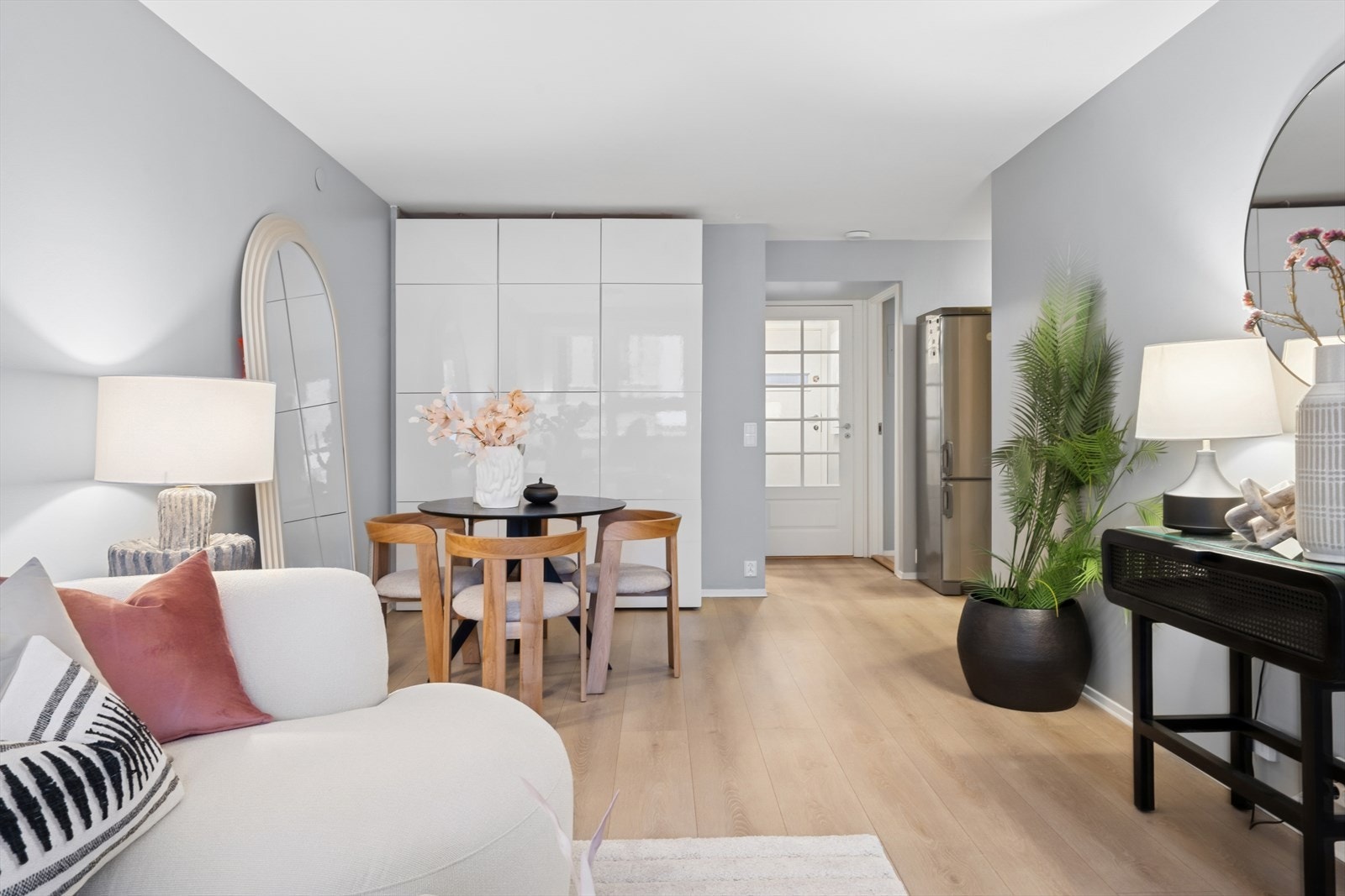 Innvendige vegg- og himlingsflater ble nymalt i 2025. Galleribilde