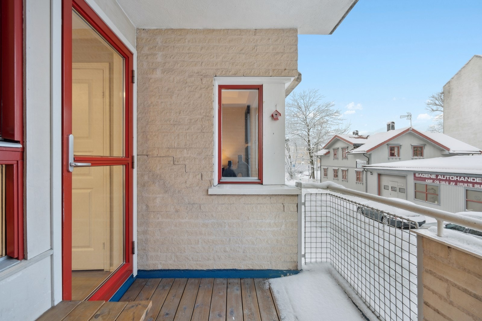 Balkongen vender mot nordvest og er målt til ca. 5 m². Galleribilde