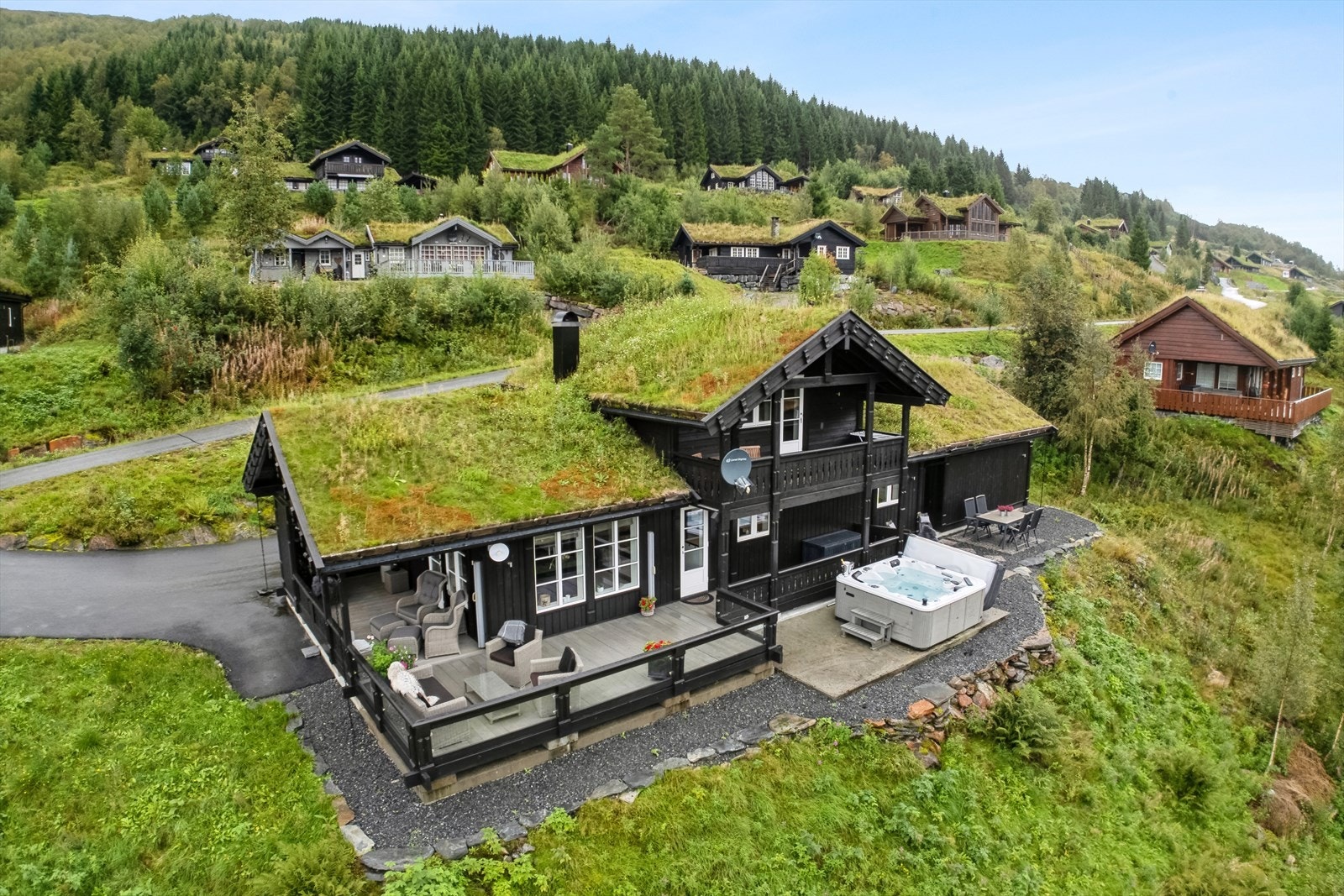 Eigedomen ligg fint til i midtre del av hyttefeltet på Harpefossen, med kort veg til skiløypene. Galleribilde