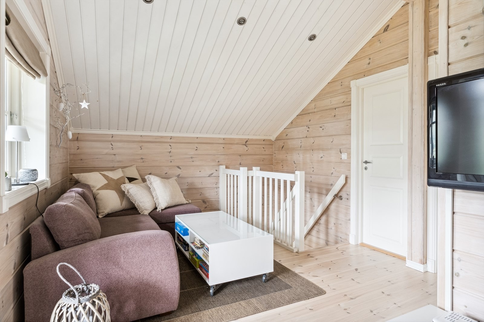 Loftstova er flott som eiga avdeling for borna og ungdomen i familien. Galleribilde