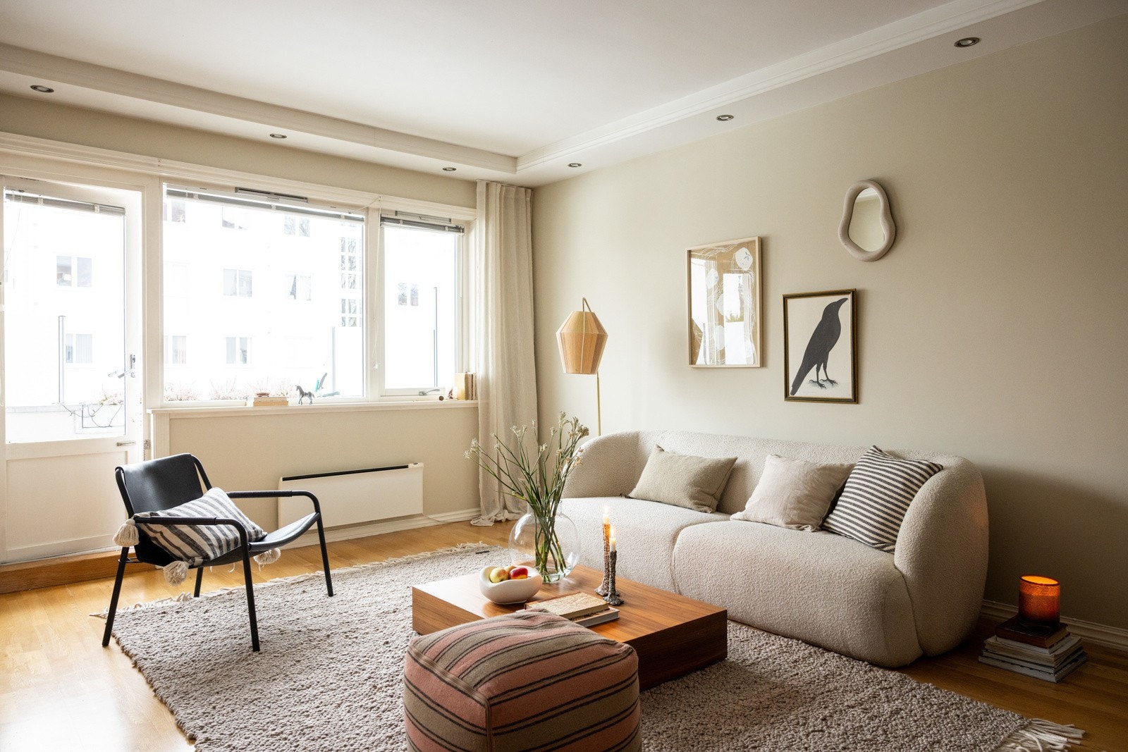 Veggflatene er malt i en lys farge som harmonerer fint med resten av leiligheten. Galleribilde