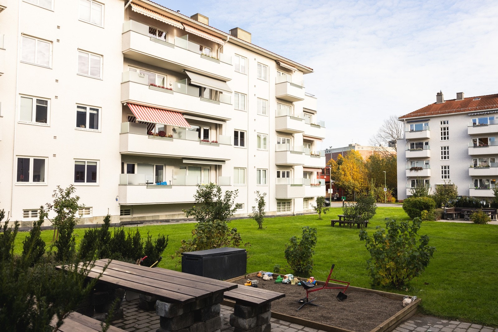 Leiligheten ligger i et urbant, populært og meget sentralt boligområde på Majorstuen. Galleribilde