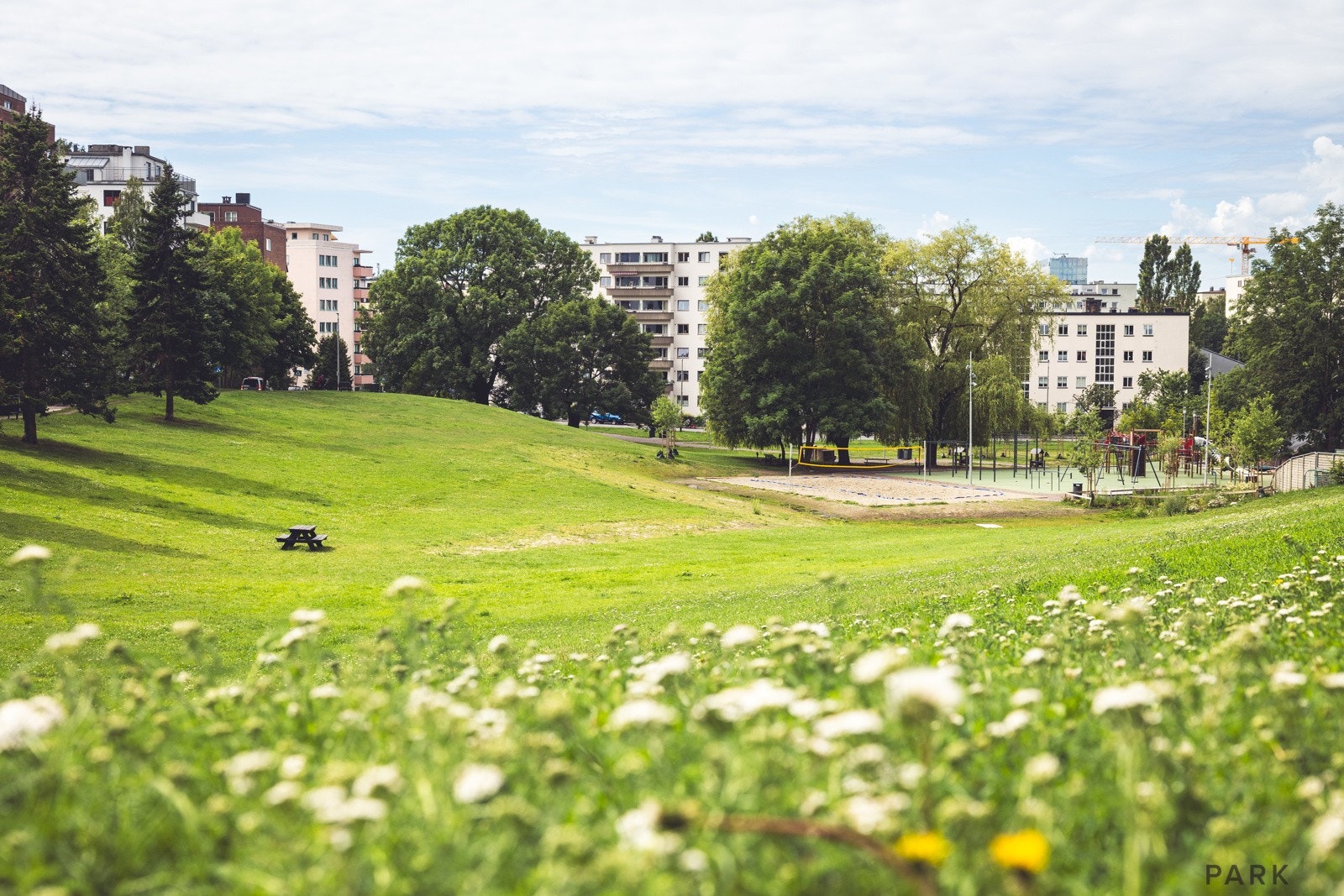 Kort vei til bl.a. Marienlysparken med minigolf, fotballbane og store, flotte grøntområder. Galleribilde