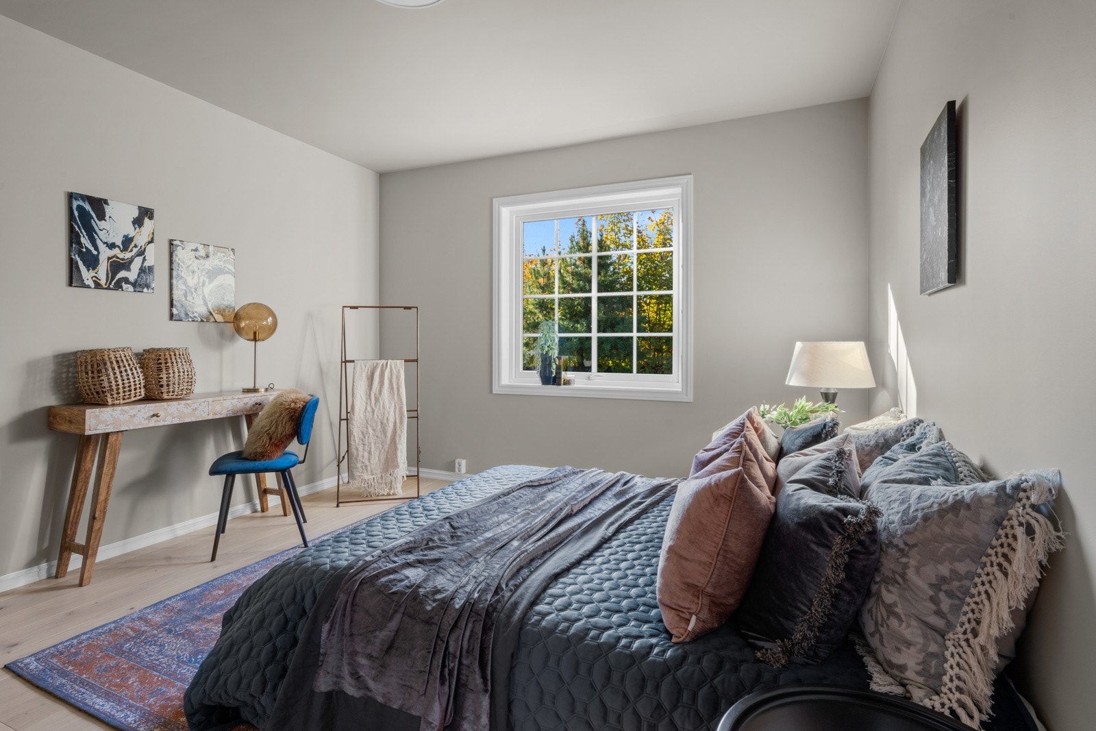 Luftig og flott hovedsoverom Galleribilde