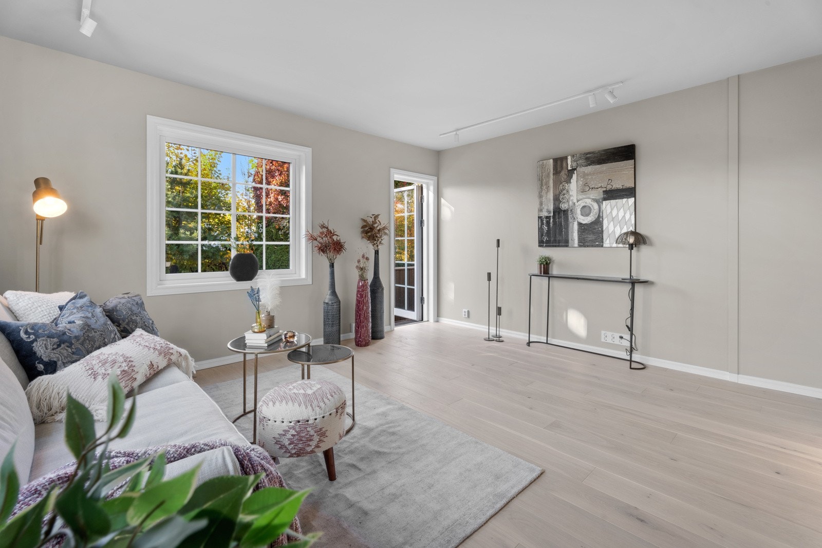 Det er lagt ny 1-stavs eikeparkett på gulv med varmefolie i gang, kjøkken og stue, samt toalett Galleribilde