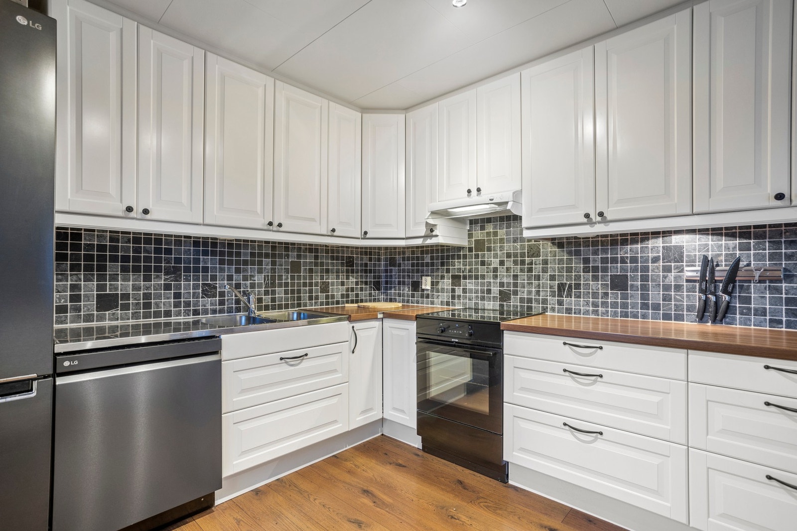 Kjøkken - 14 kvm. Avsatt plass for hvitevarer. Galleribilde