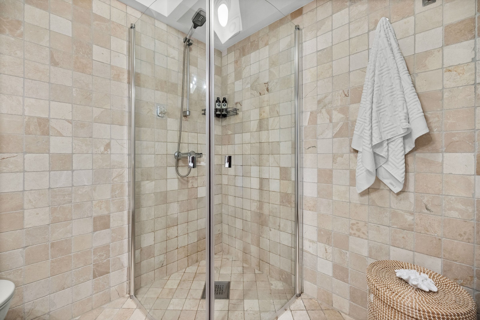 Romslig dusjhjørne. Galleribilde