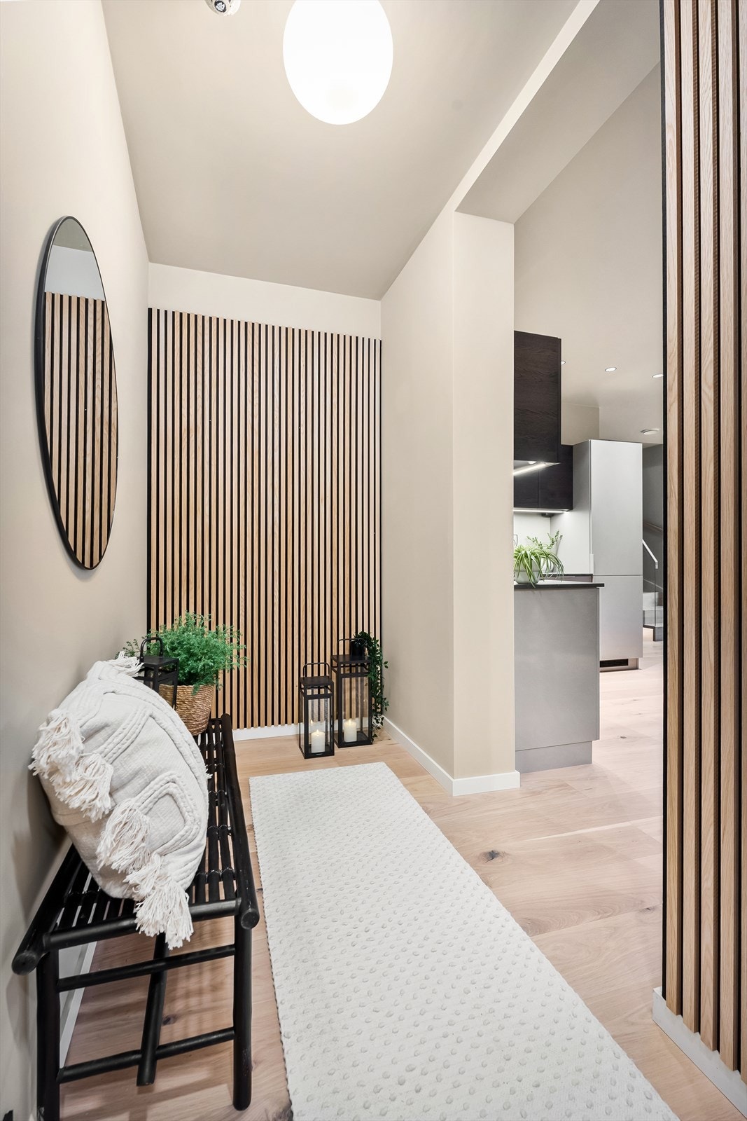 Flotte spiler i gangen. God plass til å sette inn garderobe. Galleribilde