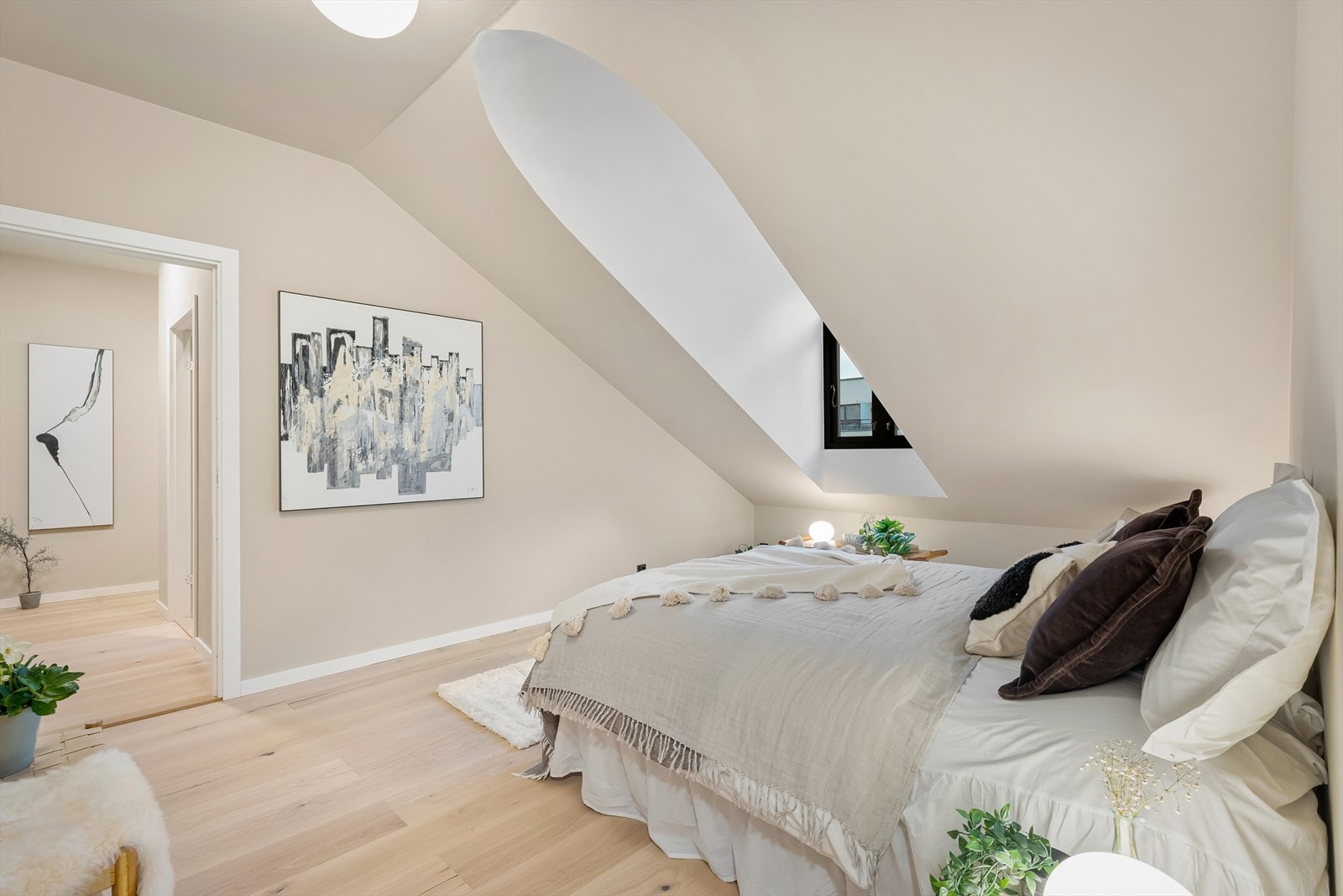 God plass til kommode, garderobe og hjemmekontor. Galleribilde