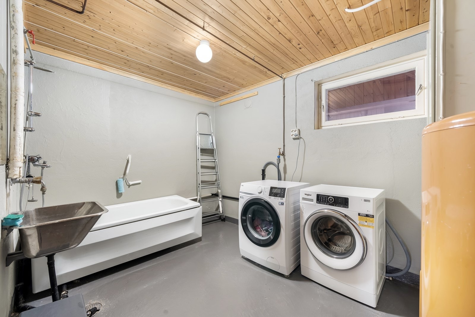 Vaskerom Galleribilde