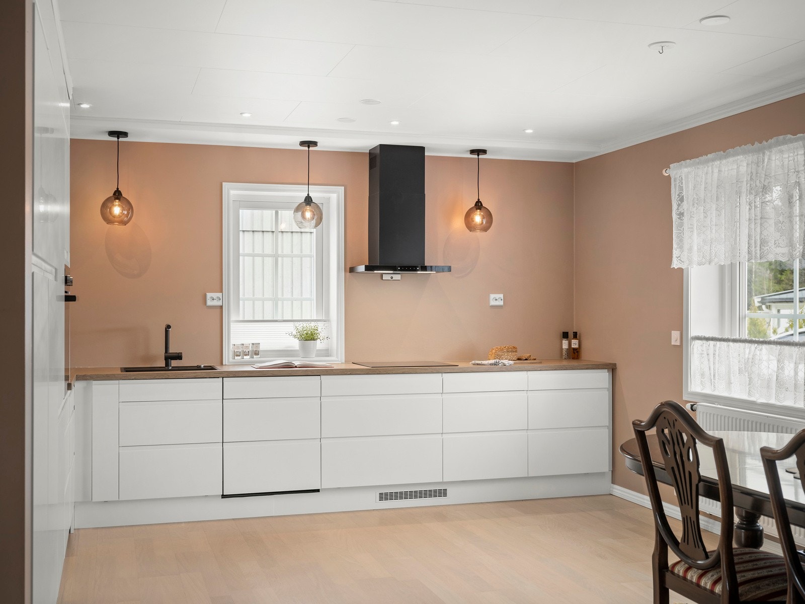 En påkostet og oppgradert familiebolig som går over to plan. Galleribilde