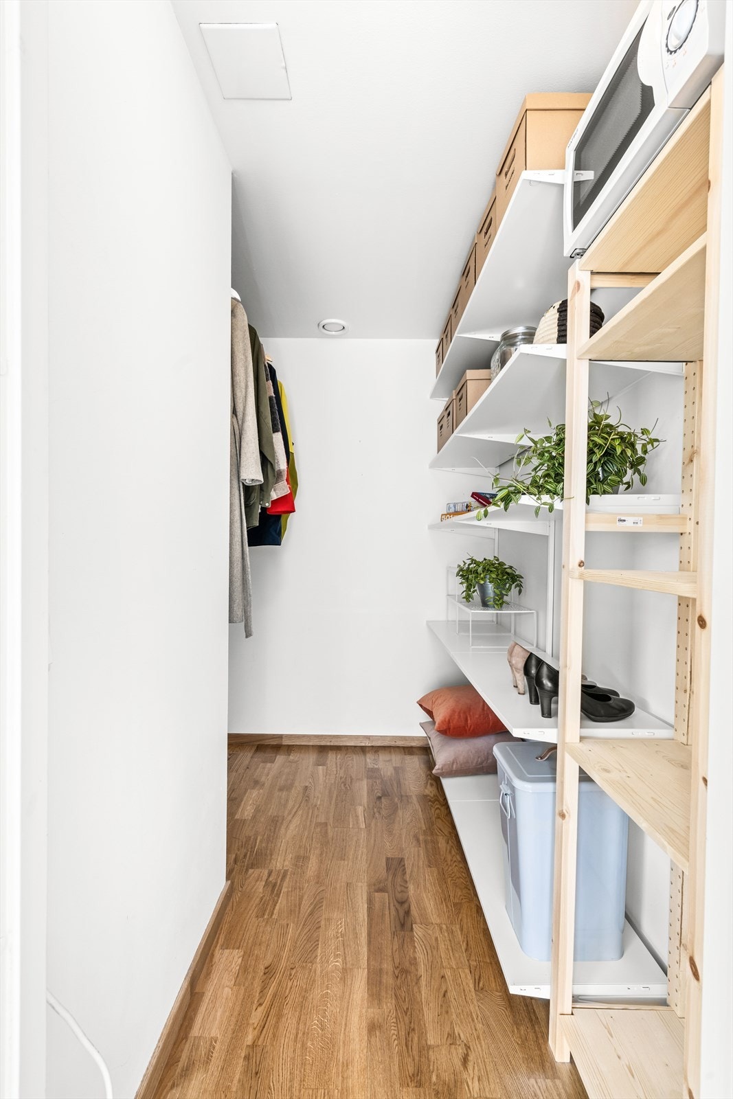 Praktisk innvendig bod for ekstra oppbevaring. Galleribilde