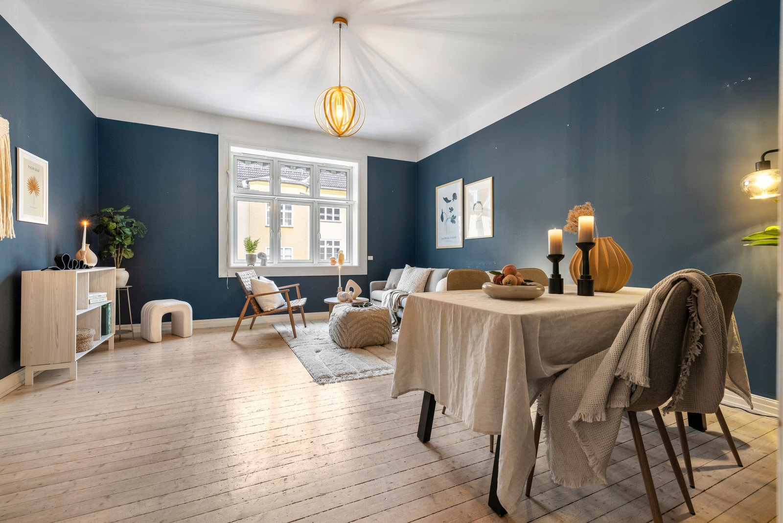 Stuen er av god størrelse og byr på gode møbleringsmuligheter. Galleribilde