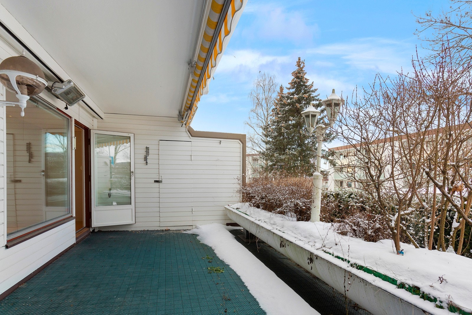 Det er fint utsyn mot grøntområder fra boligen. Galleribilde