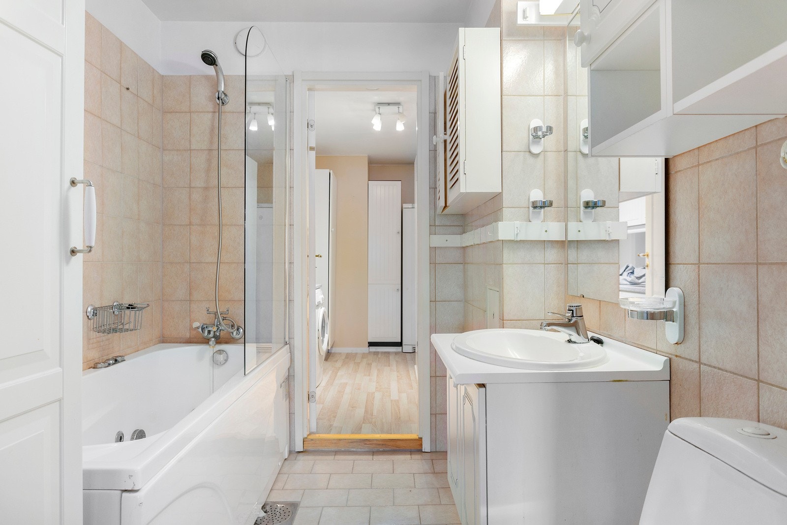 Det er to bad i leiligheten. Galleribilde