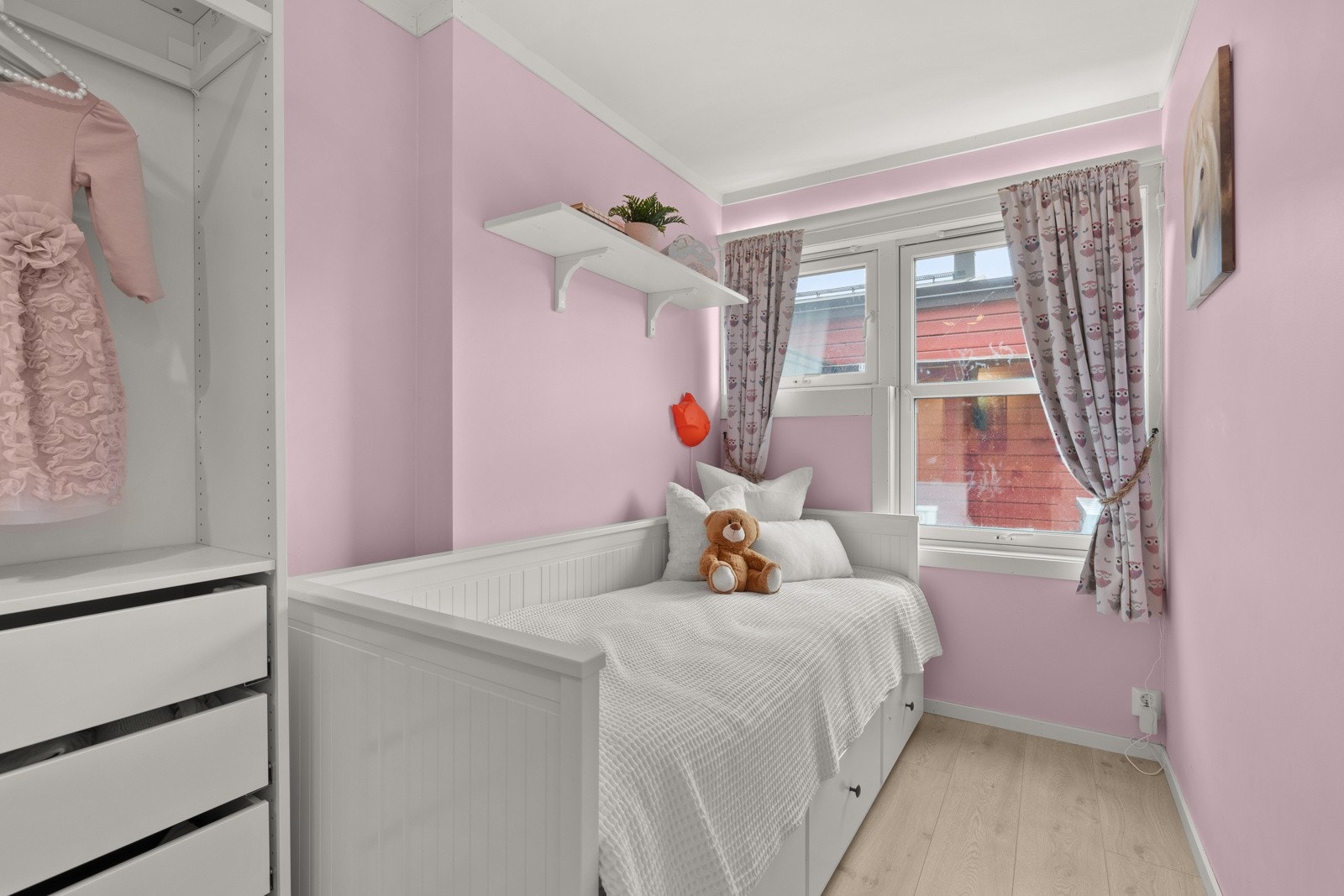 Soverom to egner seg godt som barnerom, gjesterom og kontor Galleribilde