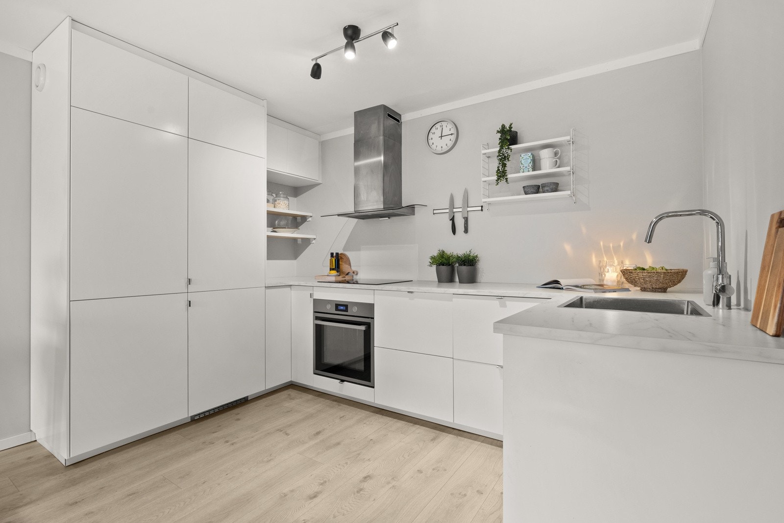 Stilren innredning fra Ikea montert i 2020 Galleribilde