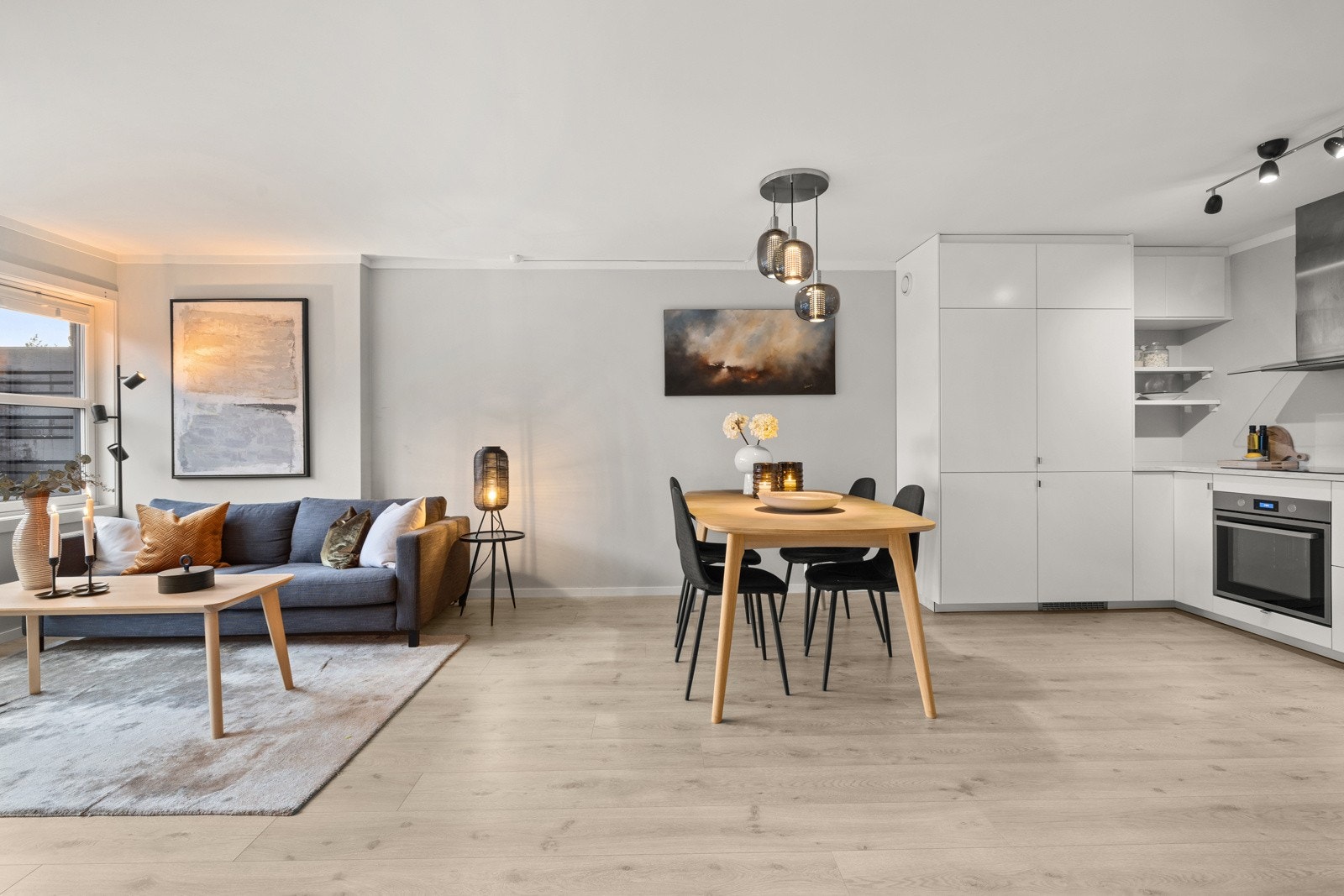 Moderne og pent oppusset 3-roms leilighet som er pusset opp i 2020 Galleribilde