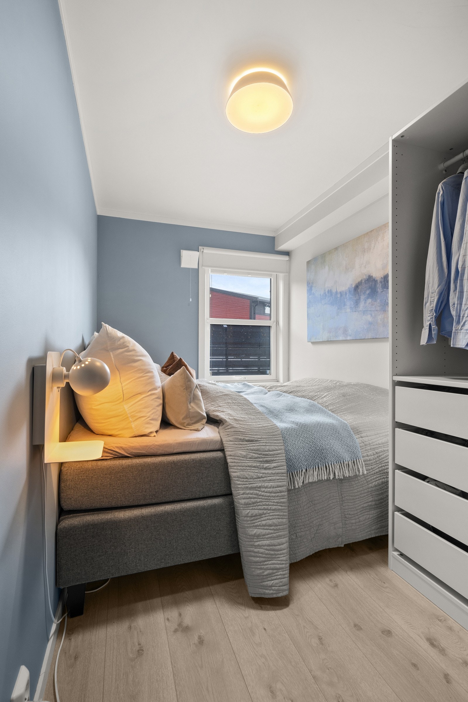 Leiligheten inneholder to soverom Galleribilde