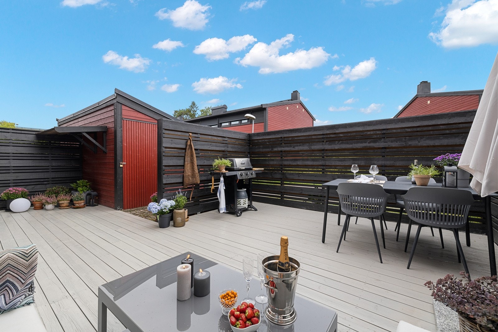 På terrassen er det også tilgang til praktisk utebod på ca. 5,8 m² Galleribilde