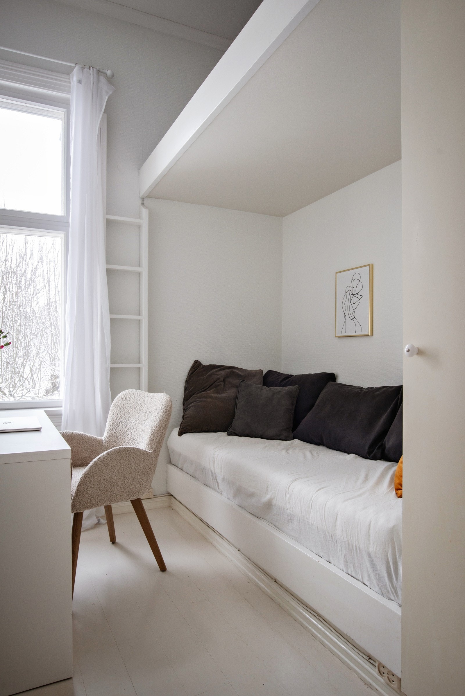 Soverom II med plassbygget køyeseng. Galleribilde
