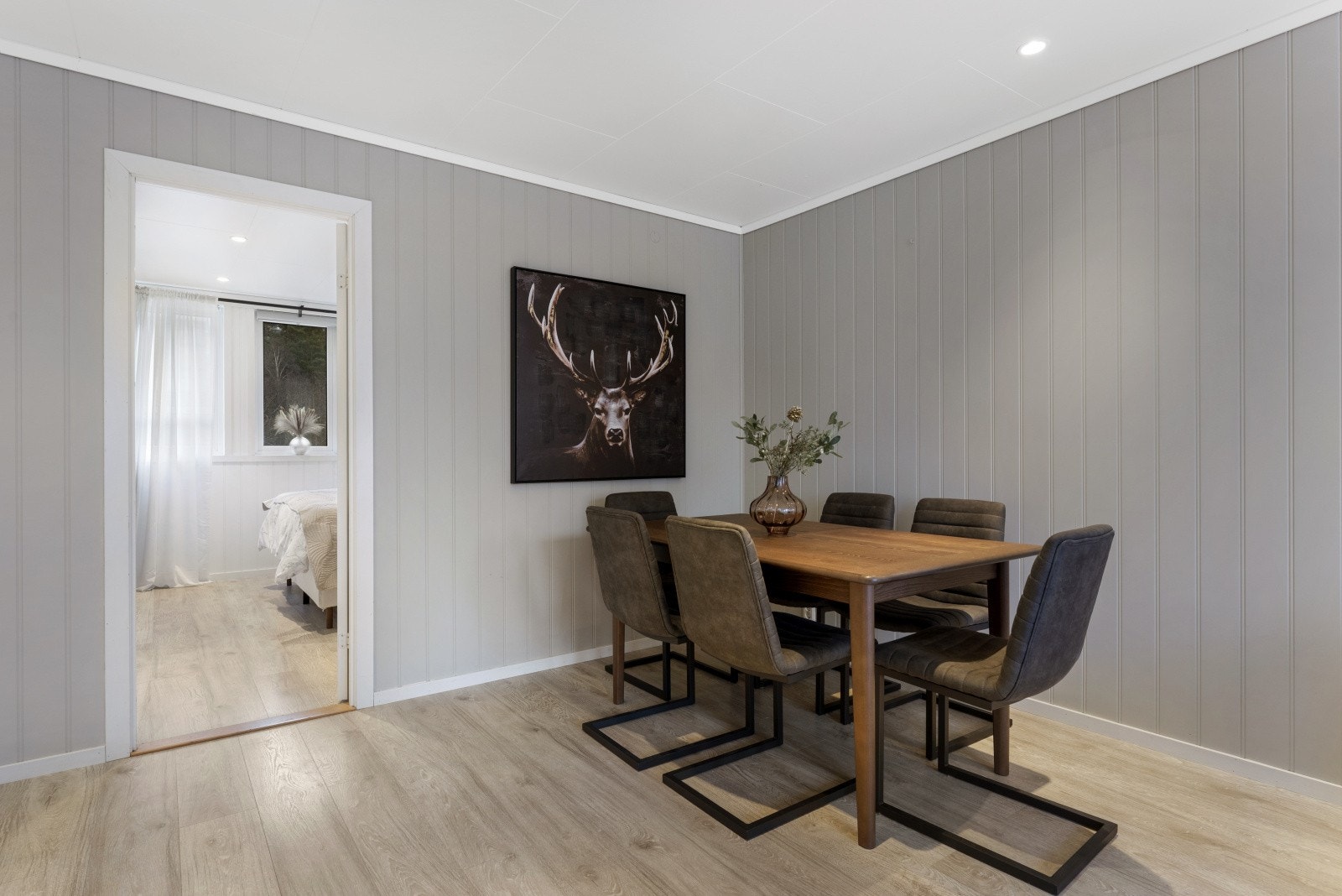 Radiatorovn gir god og jevn varme. Oppvarming er inkludert i felleskostnadene. Galleribilde