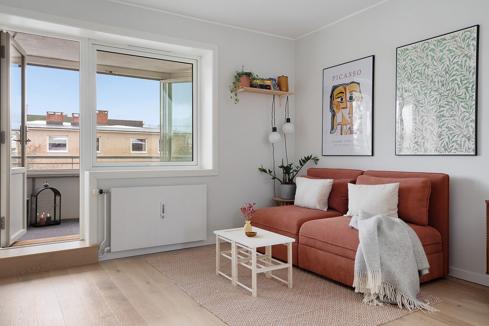 Fra stuen er det utgang til flott balkong Galleribilde