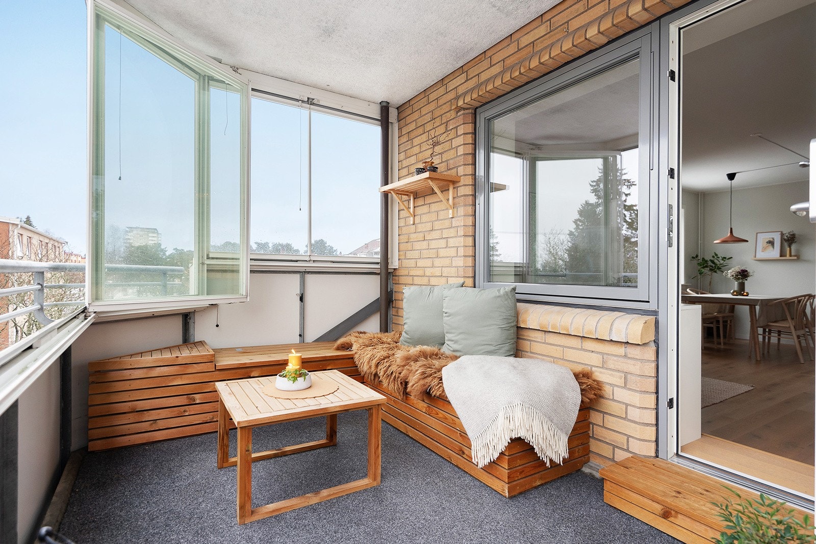 Her er det god plass til å skape hyggelig sittegruppe, samt muligheter for grill. Galleribilde