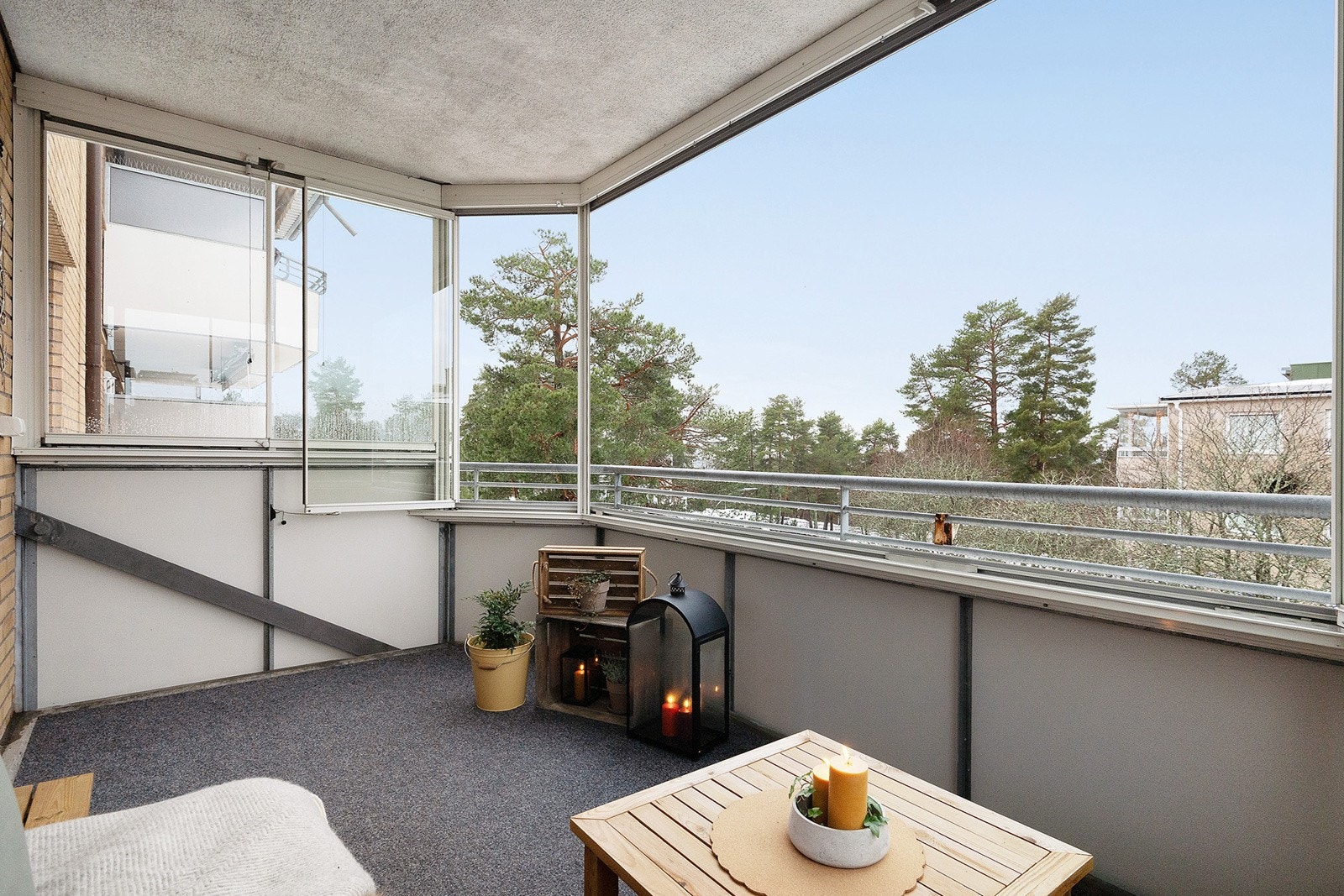 Balkongen er på 11 kvadratmeter med fin utsikt og gode solforhold Galleribilde