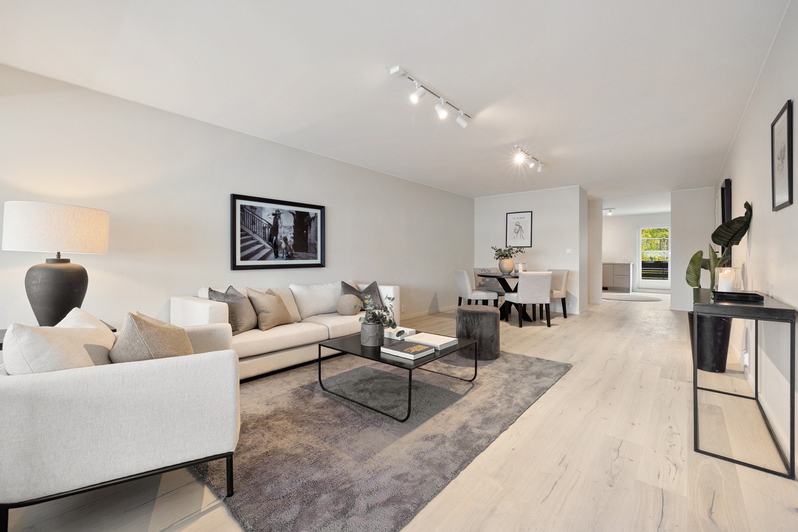 Alle overflater er slette og nymalte i 2024. Galleribilde