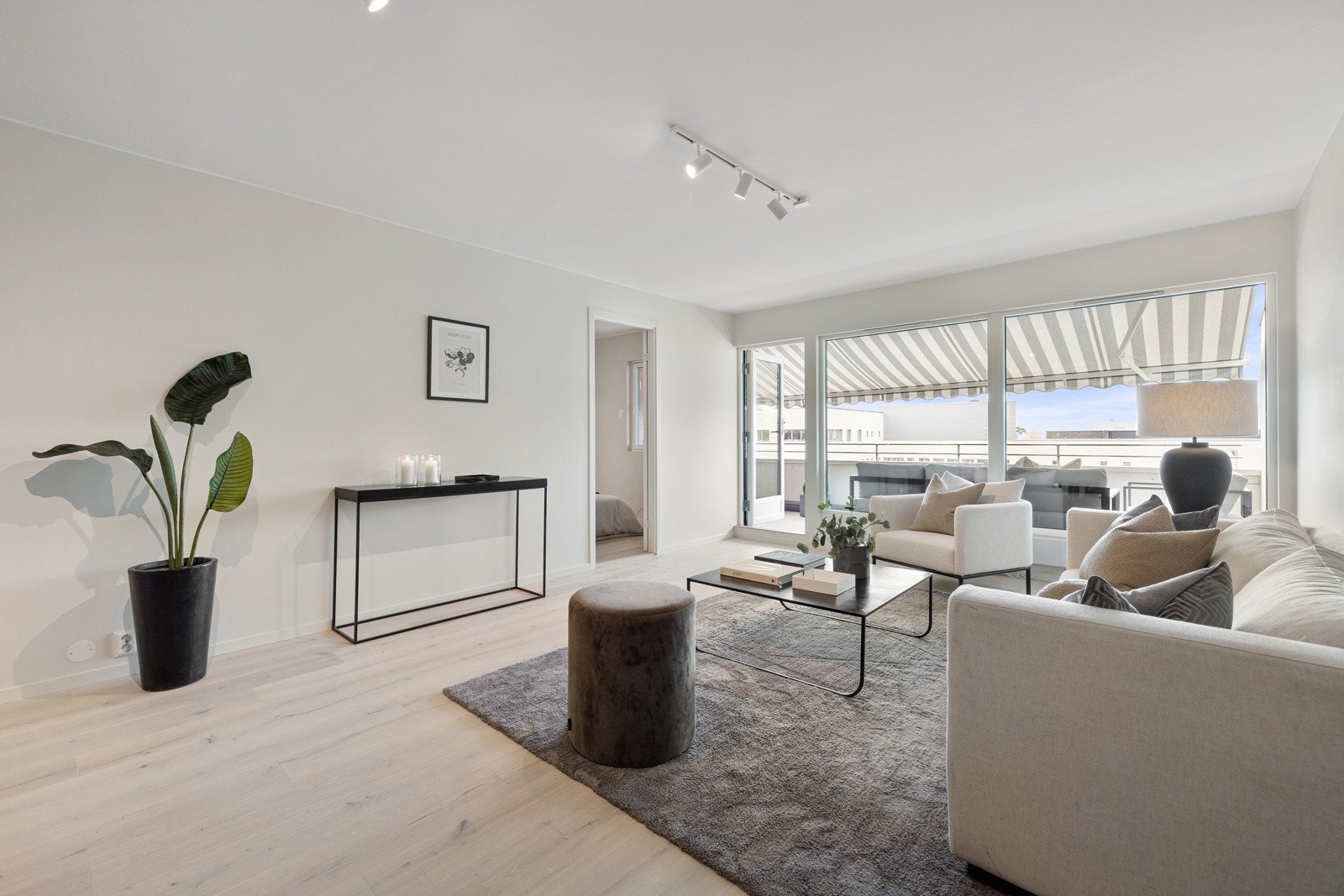 Helt nytt énstavs parkettgulv i hele leiligheten. Galleribilde