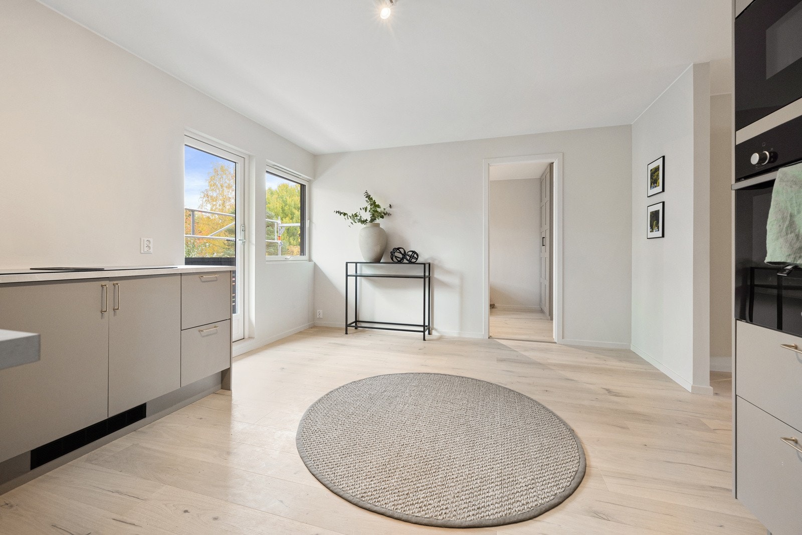 Gjennomgående leilighet med spesielt fine lysforhold og sol hele dagen. Galleribilde