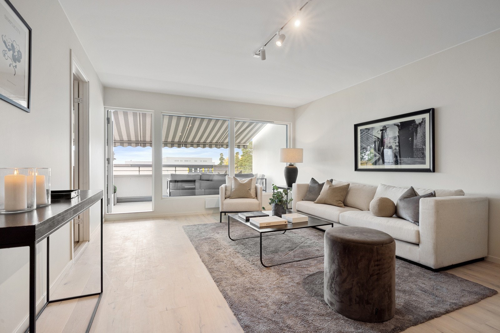 Hele leiligheten er totaloppusset og ombygget i 2024. Galleribilde