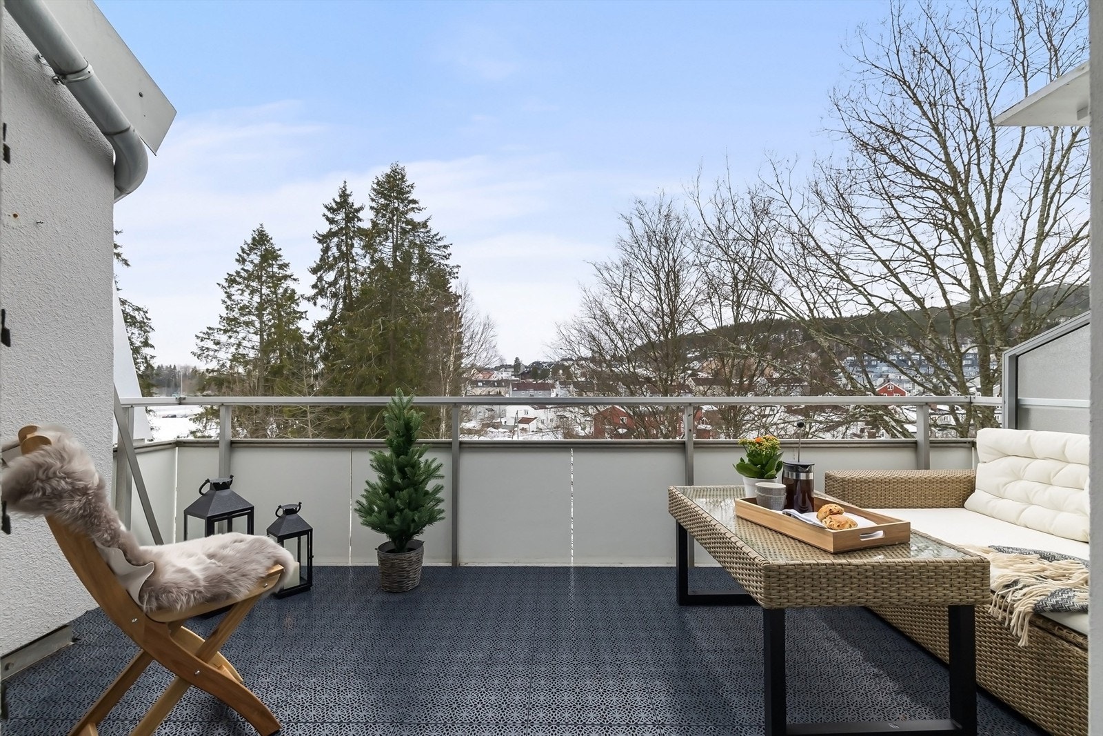 Balkongen er sydvestvendt og er på ca. 8 kvm. Galleribilde