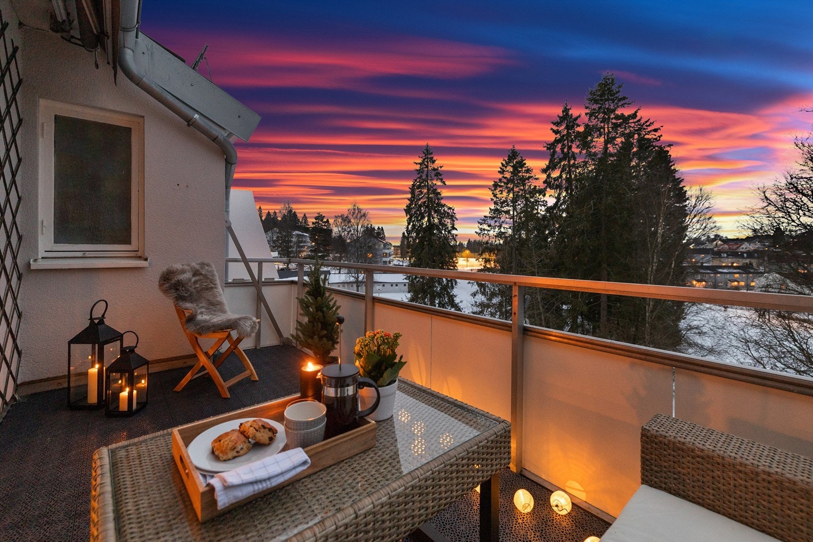 Balkongen har markise og det er tillatt med gass- og elektrisk grill. Galleribilde