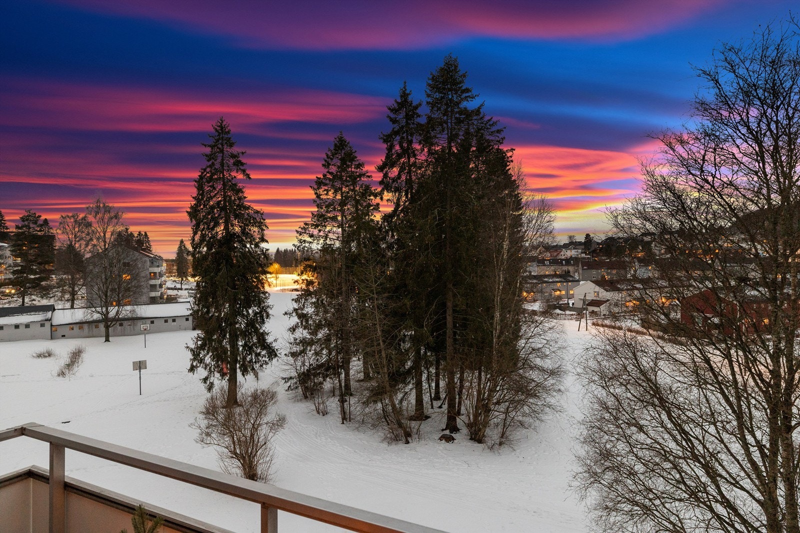Borettslagets har en stor fellestomt, og det blir tidvis kjørt opp skiløyper på vinterstid. Galleribilde