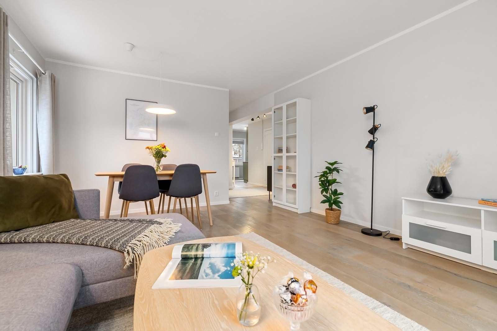 Balkongdør og vinduer ble skiftet i 2016. Galleribilde