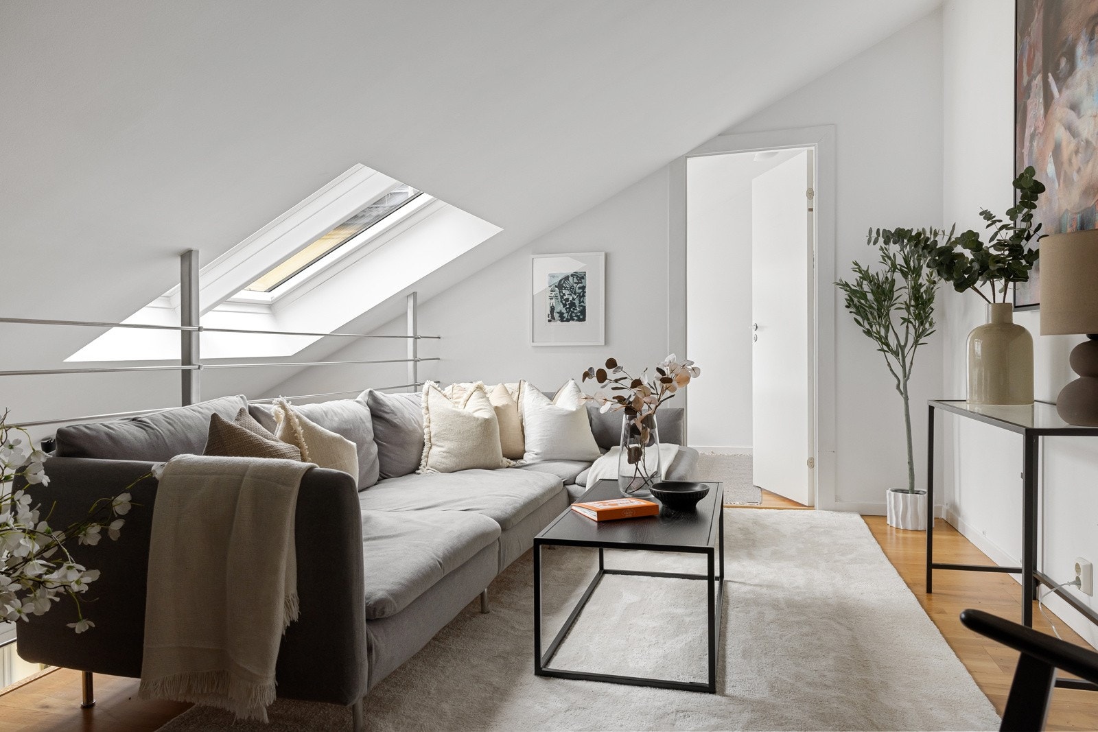 Lys og hyggelig loftstue Galleribilde