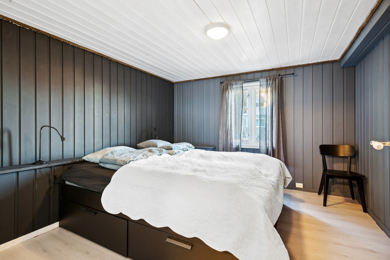 Stort soverom med god plass til ønsket møblement. Galleribilde