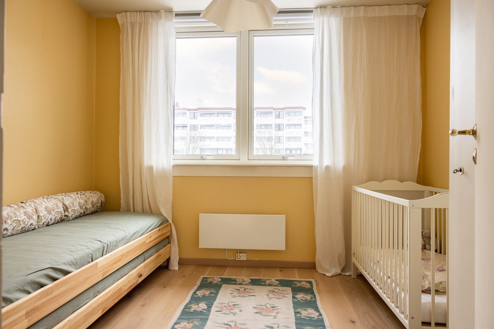 - Soverom to er også av god størrelse og har plass til dobbeltseng og garderobeløsning - Galleribilde